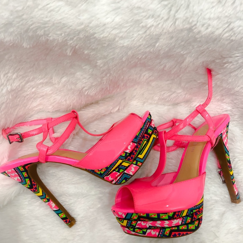 Gianni Bini bright neon pink heels